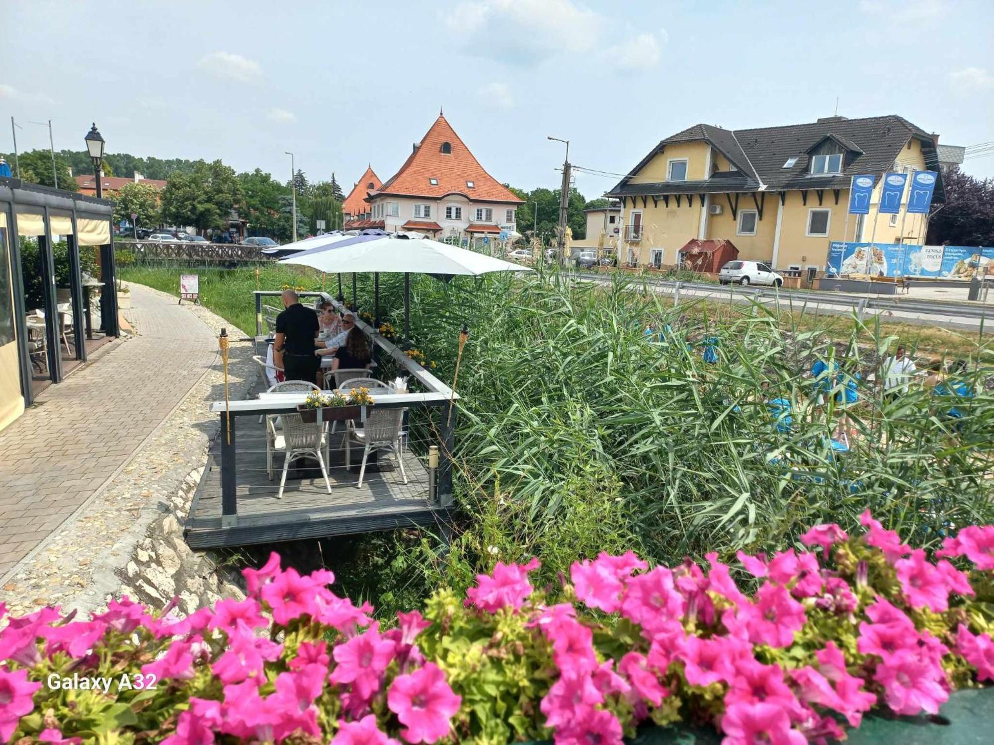 Monarchia Apartman Pearl Mosonmagyaróvár Exterior foto