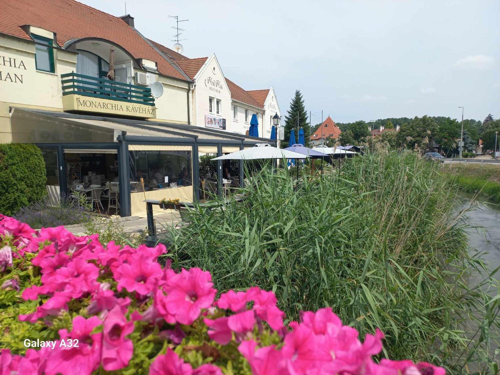 Monarchia Apartman Pearl Mosonmagyaróvár Exterior foto
